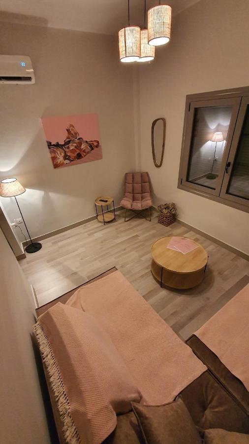 Larry'S Little Place In The Center Of Gytheio Экстерьер фото