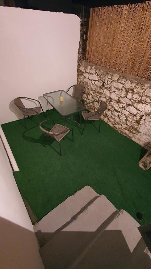 Larry'S Little Place In The Center Of Gytheio Экстерьер фото